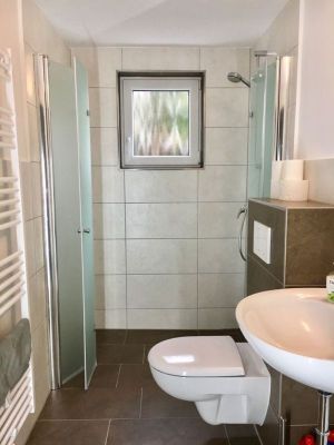 Hannover Möblierte Wohnung Misburg / Groß-Buchholz: WC mit Duschbad