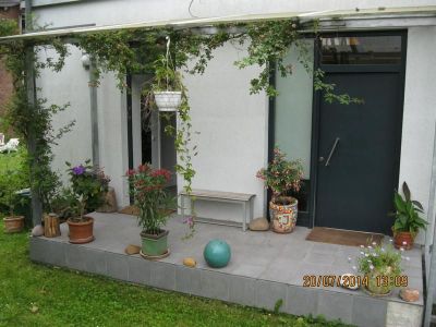 Linke Tür Eingang zur Fereinwohnung Studio StadtRuhe, Hausrückseite