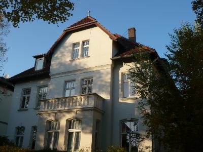 Villa Schott Wilhelmshöhe zwischen Bahnhof und Park