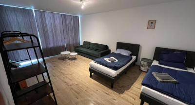 Schlafzimmer 1 mit Sofa